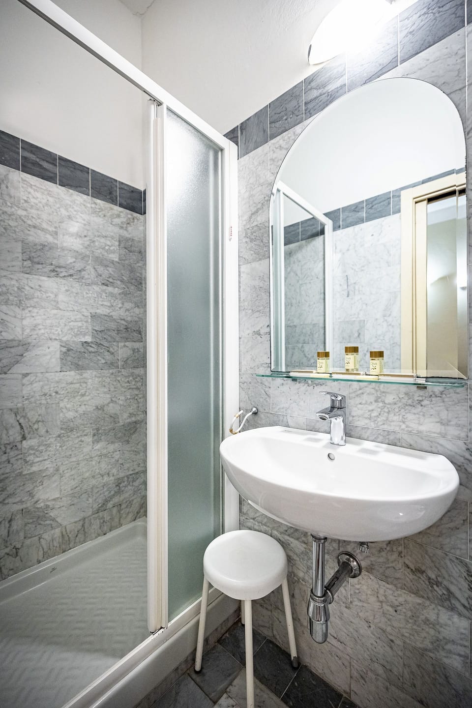 Triple Room | Bathroom | Shower, free toiletries, hair dryer, bidet
