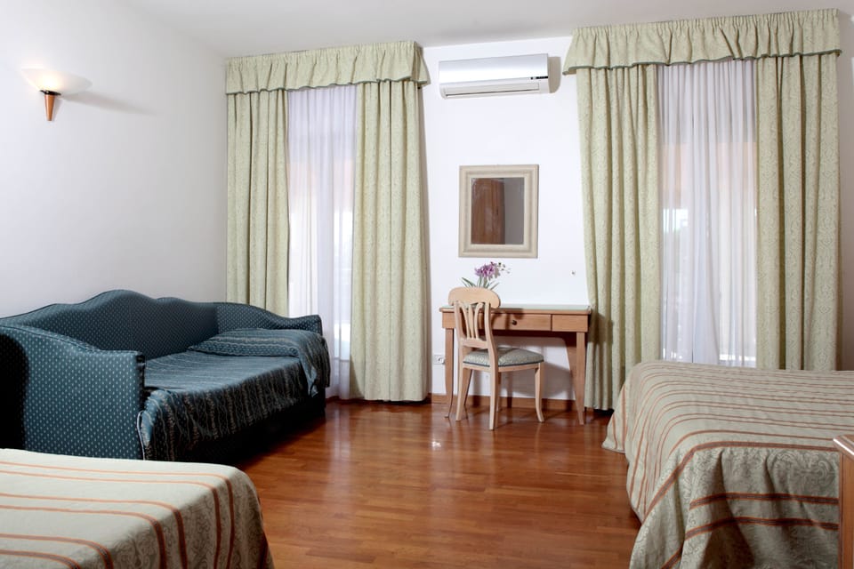 In-room safe, free cribs/infant beds, free WiFi
