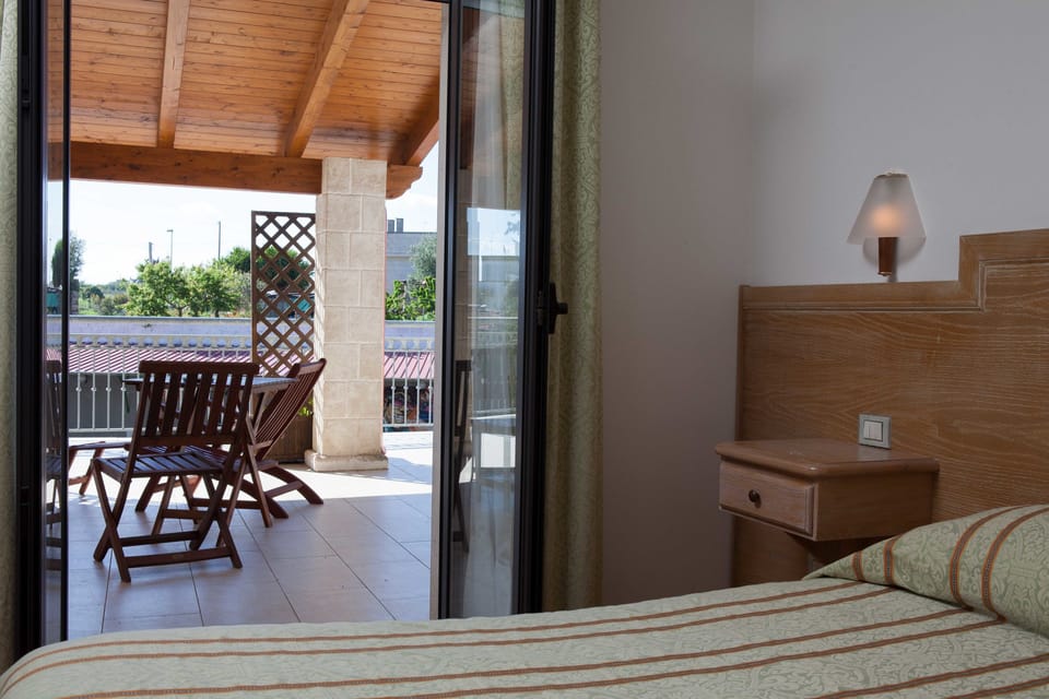 Junior Suite | In-room safe, free cribs/infant beds, free WiFi