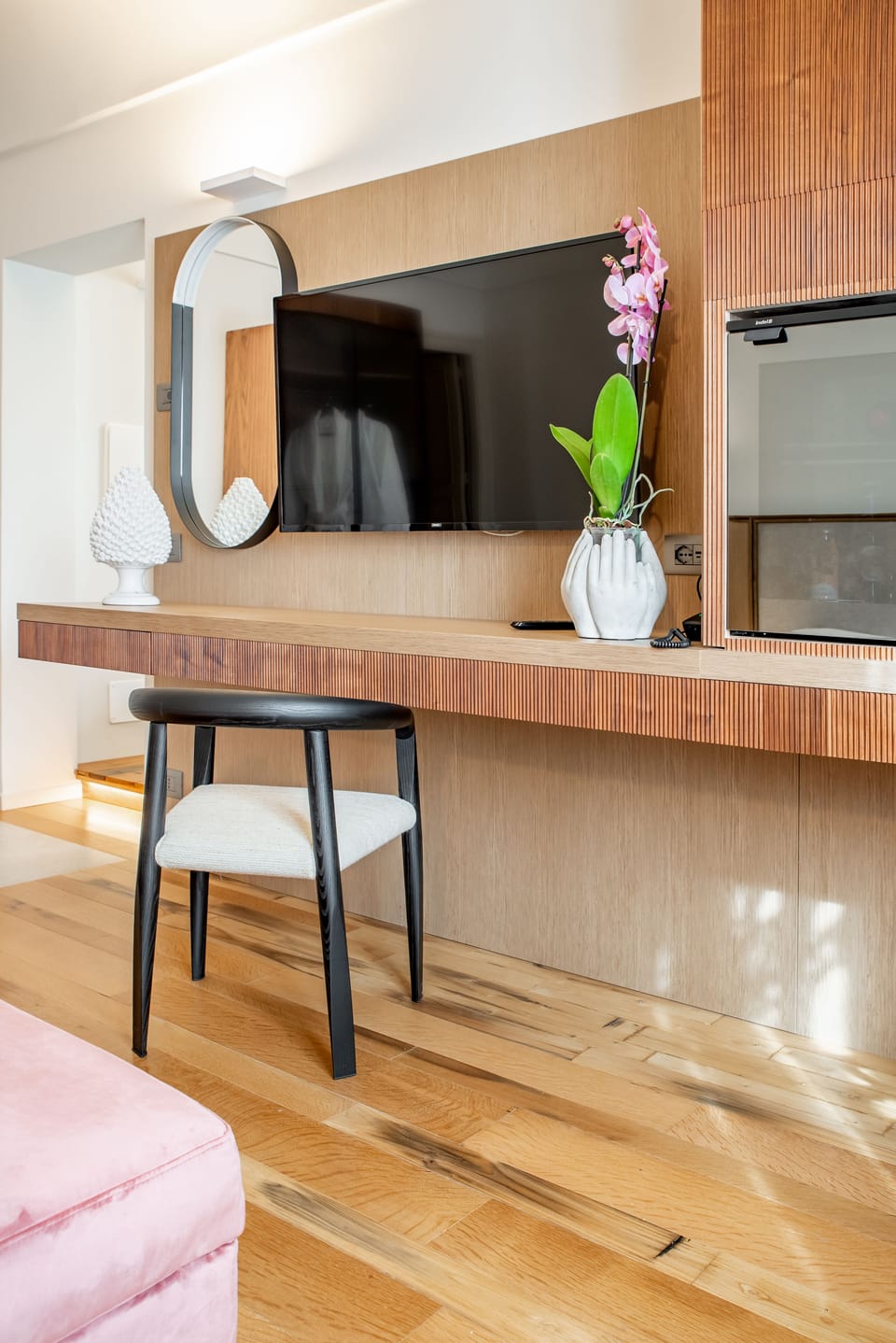 Deluxe Suite, 1 King Bed, Sauna, Courtyard View | Down comforters, minibar, in-room safe, desk