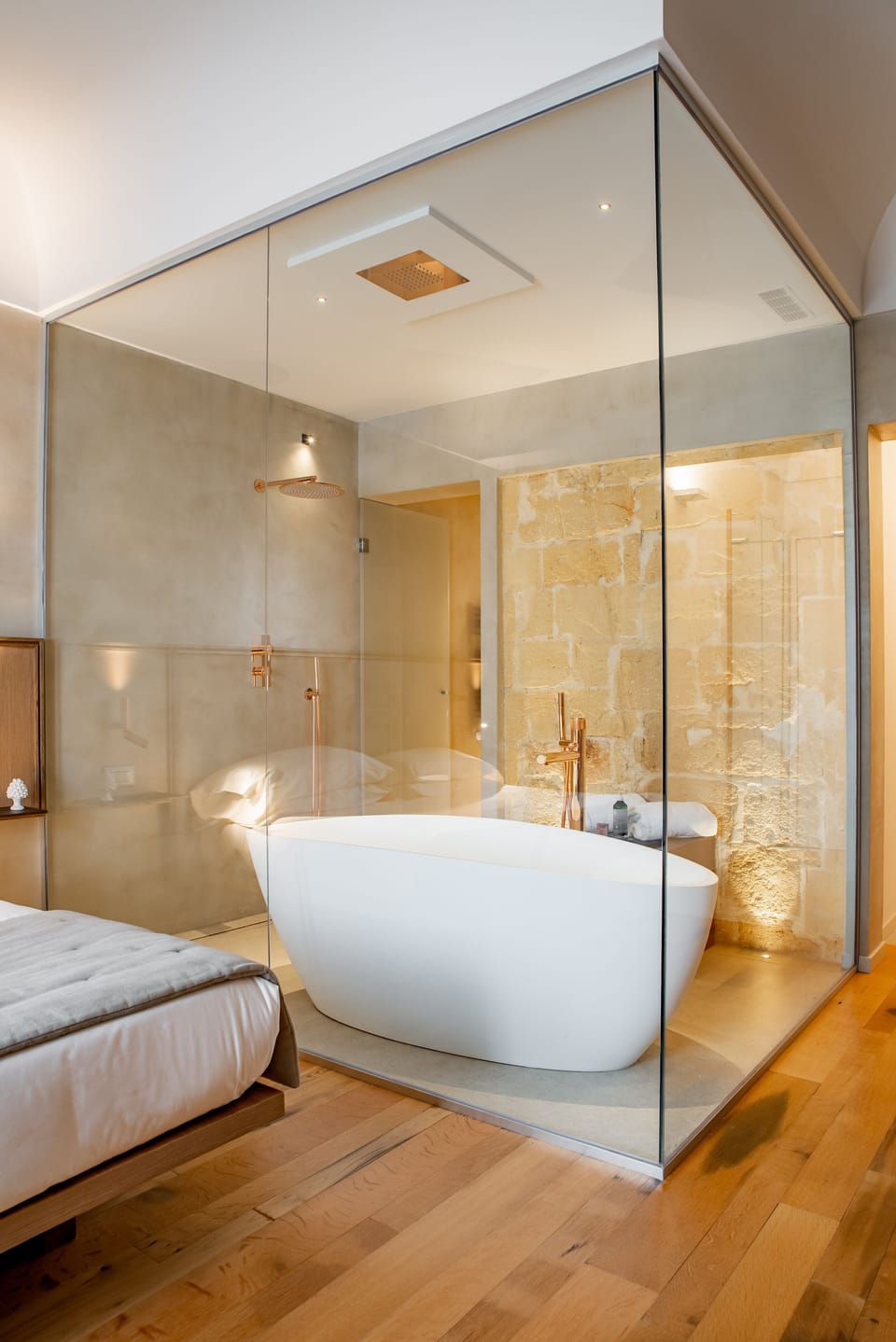 Junior Studio Suite, 1 King Bed, Bathtub | Bathroom | Combined shower/tub, deep soaking tub, rainfall showerhead, hair dryer