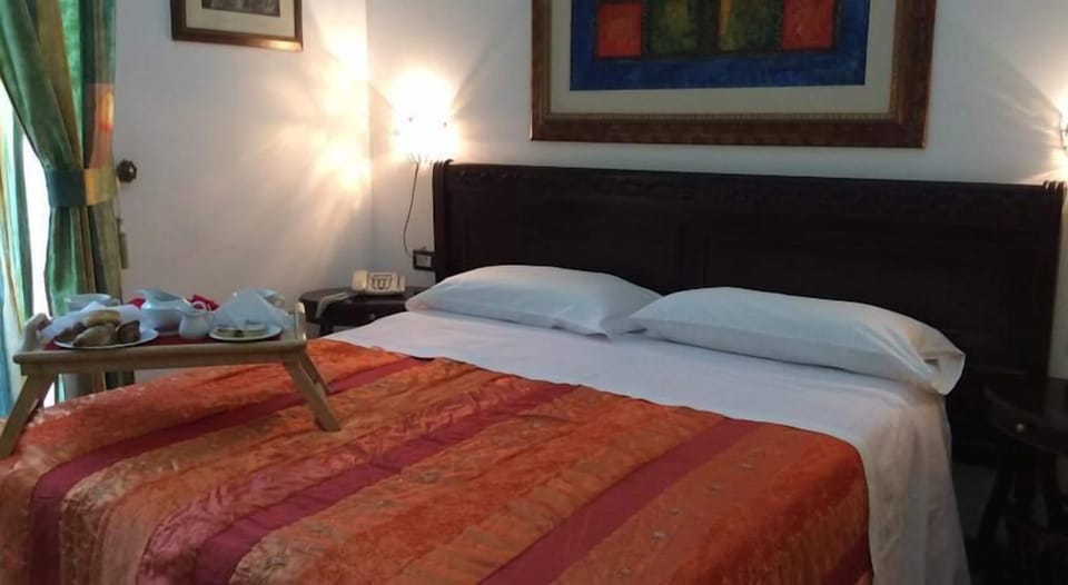 Standard Double or Twin Room | Frette Italian sheets, in-room safe, desk, soundproofing