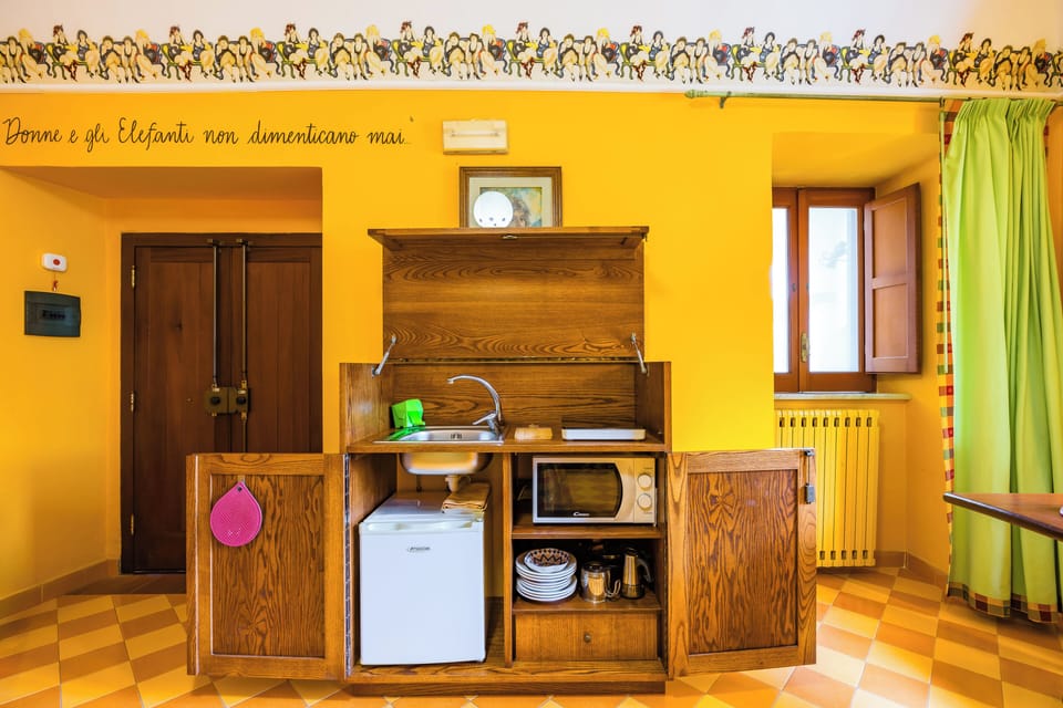 Comfort Double Room | Private kitchen | Fridge, microwave, stovetop, espresso maker