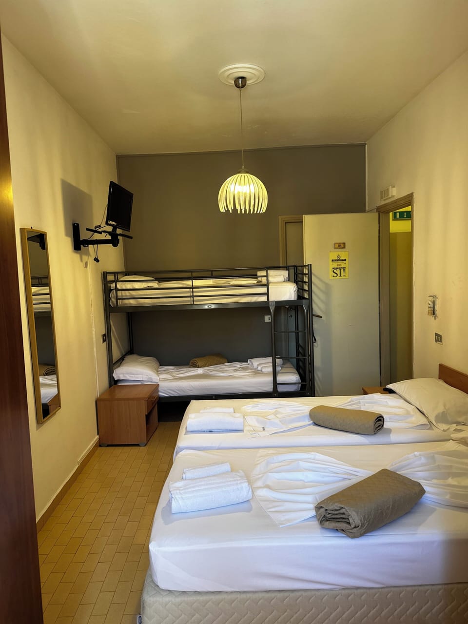 Triple Room | Desk, WiFi (free)