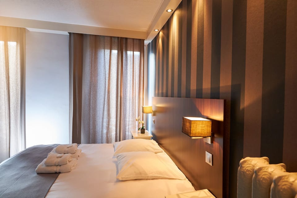 Quadruple Room | Desk, iron/ironing board, free cribs/infant beds, free WiFi