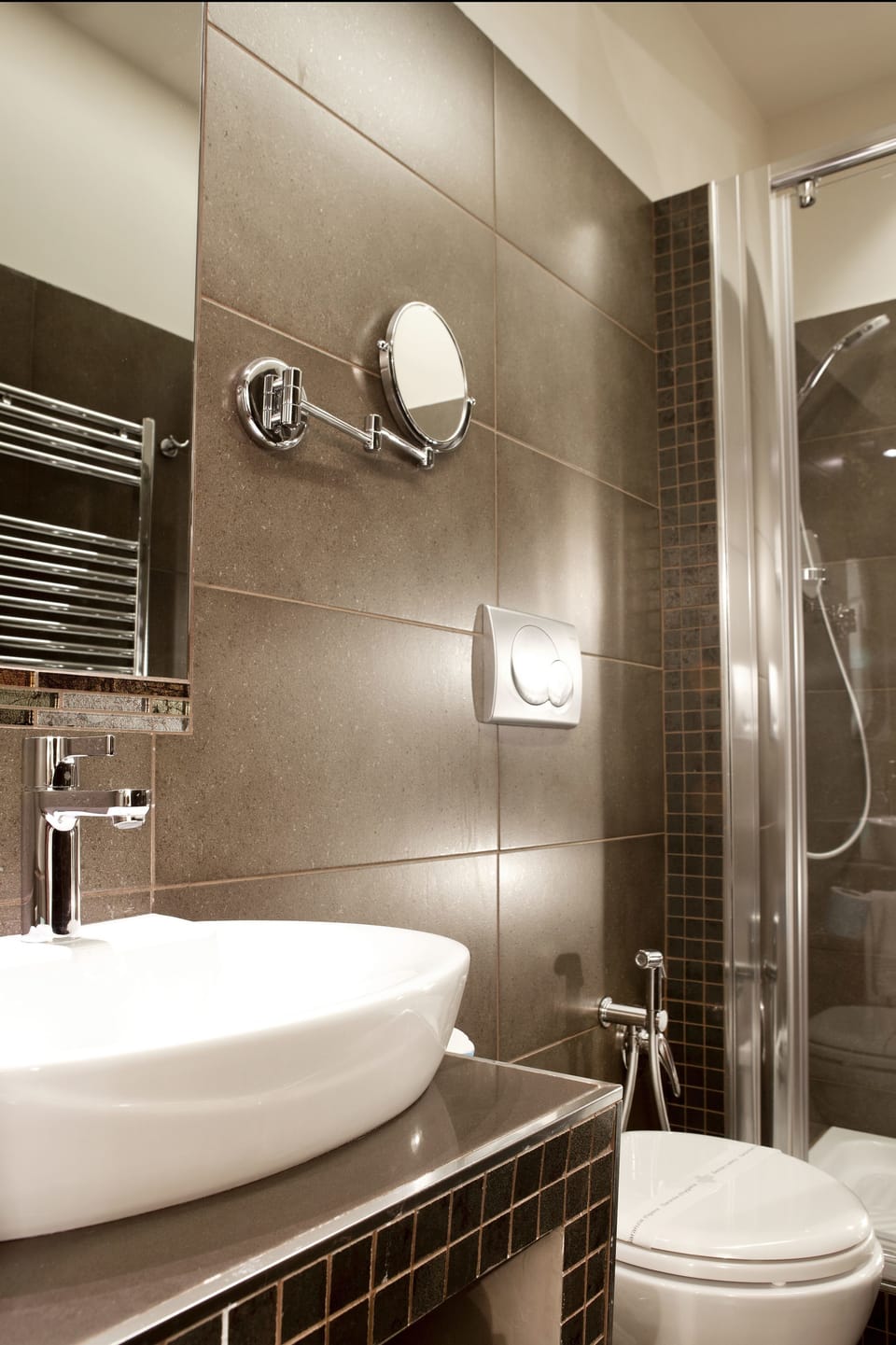 Economy Double Room | Bathroom | Eco-friendly toiletries, hair dryer, towels