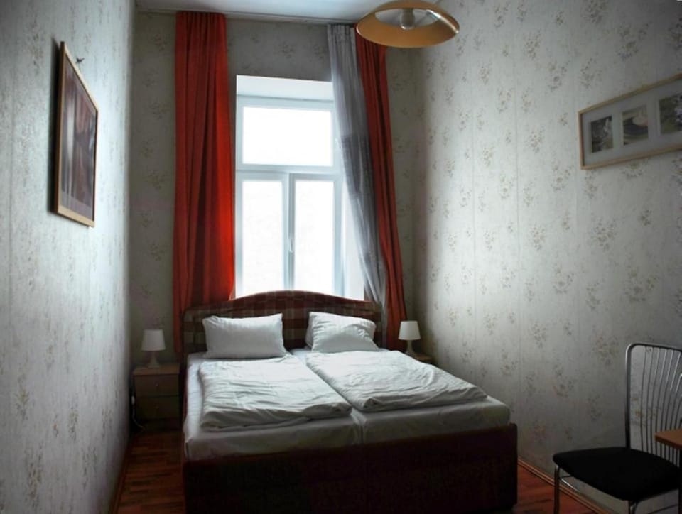 Double Room | Individually decorated, individually furnished, desk, blackout drapes