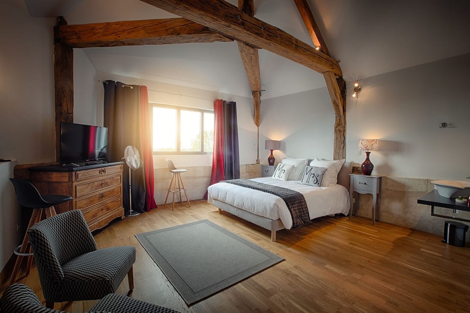 In-room safe, soundproofing, iron/ironing board, free WiFi