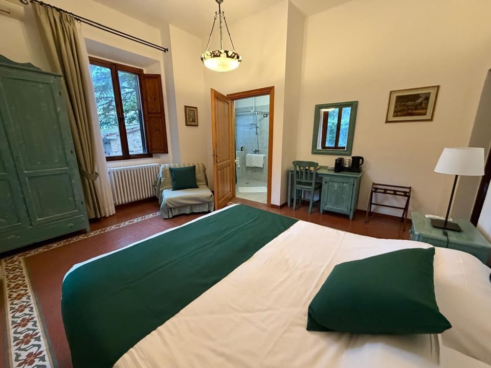 Superior Double Room | Minibar, in-room safe, desk, laptop workspace