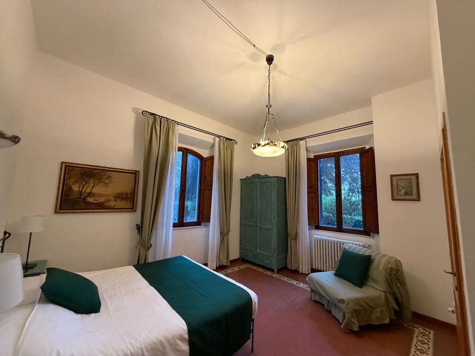 Superior Double Room | Minibar, in-room safe, desk, laptop workspace
