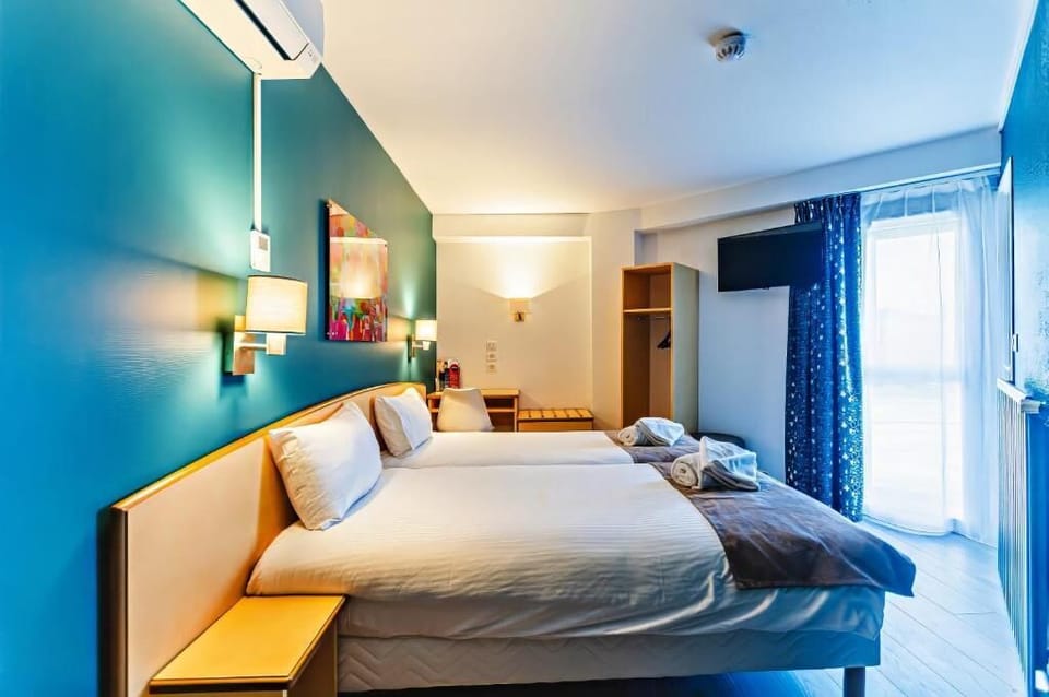 Twin Room | Desk, soundproofing, iron/ironing board, free WiFi