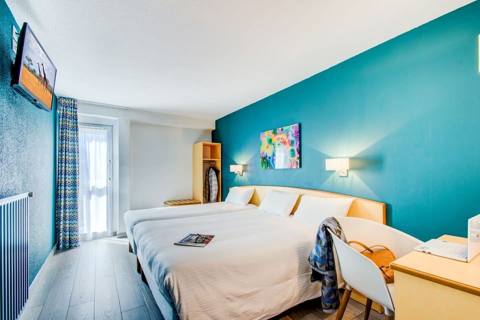 Triple Room | Desk, soundproofing, iron/ironing board, free WiFi