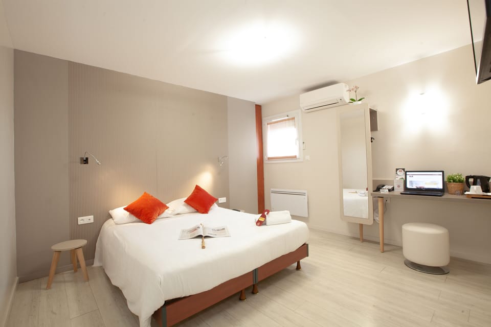Superior Double Room, Accessible | Desk, soundproofing, free cribs/infant beds, free WiFi