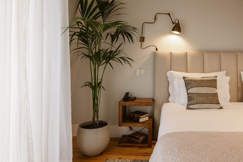 Signature Suite | Minibar, in-room safe, soundproofing, iron/ironing board