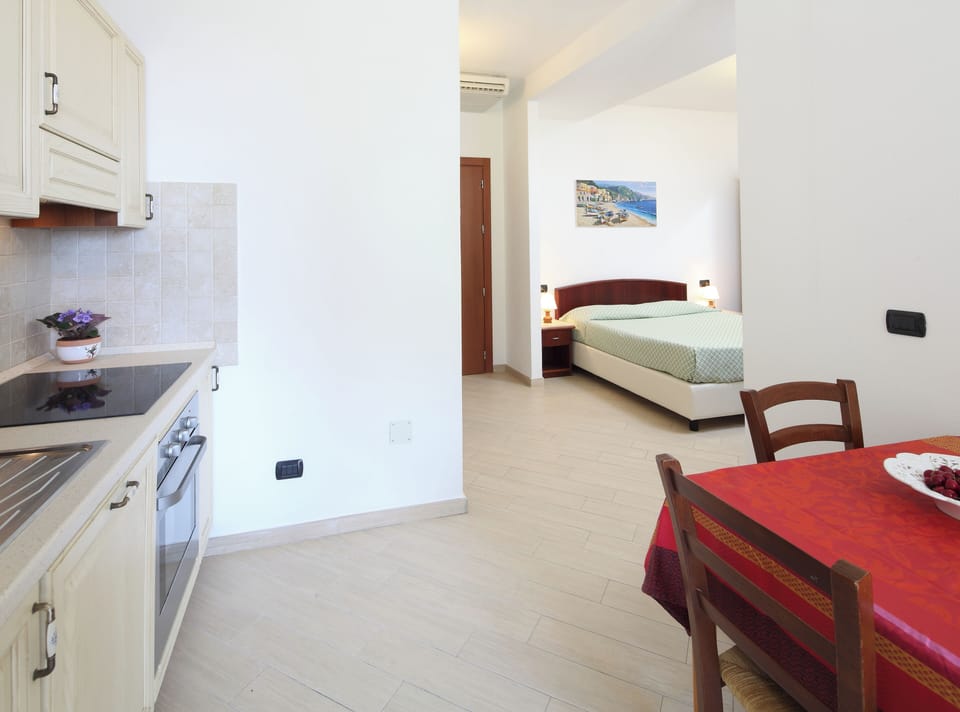 Studio for 3 people | Premium bedding, in-room safe, desk, soundproofing