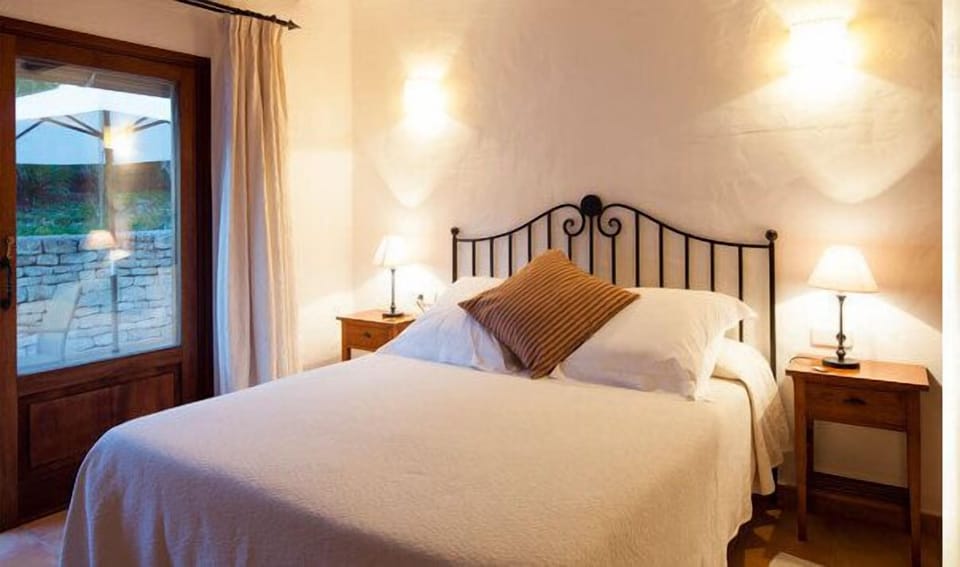Junior Suite | Minibar, WiFi (free), bed sheets