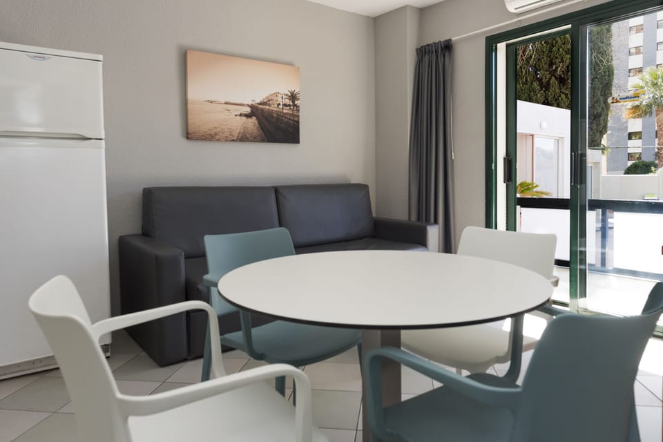 Standard Studio | Living area | Flat-screen TV, books