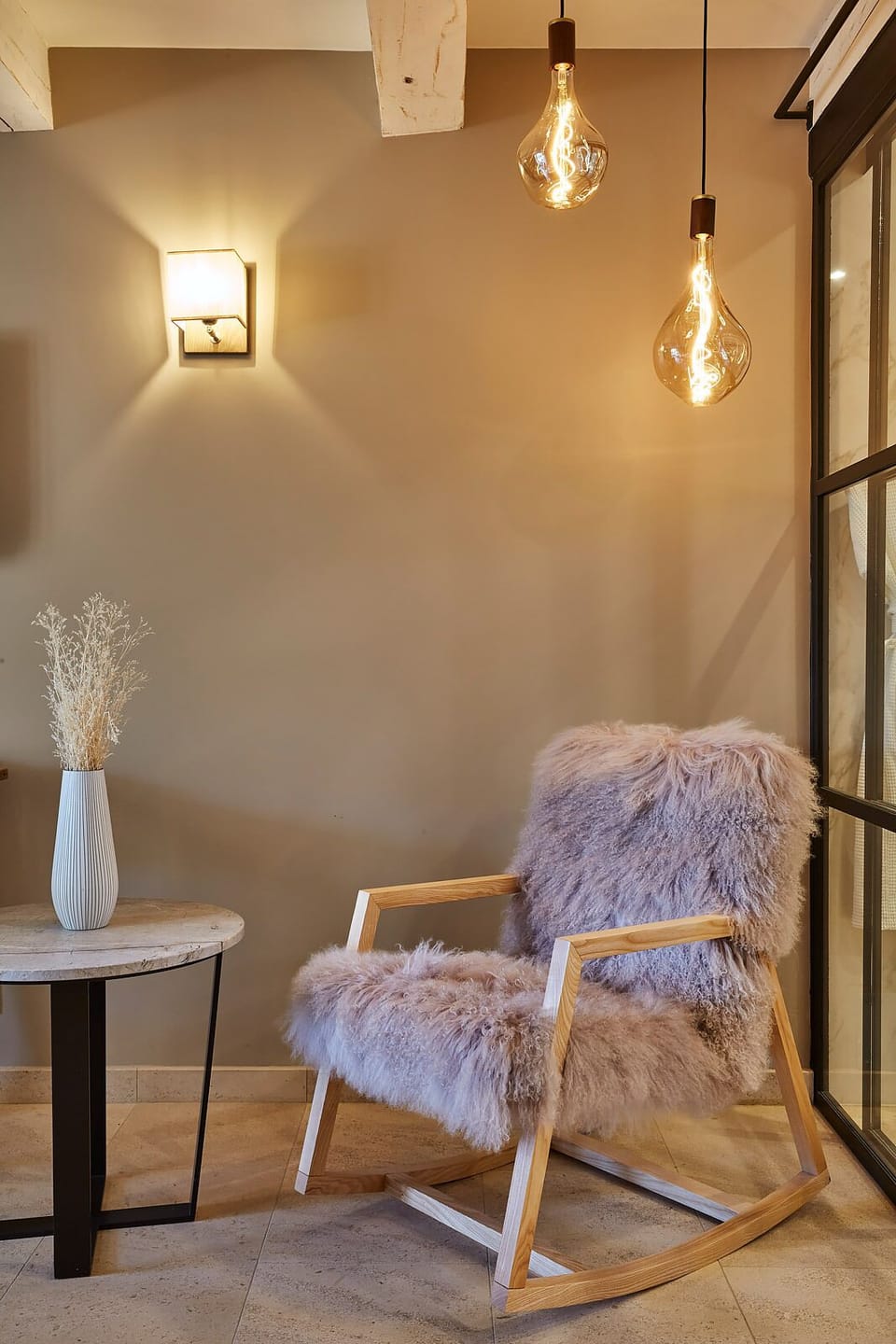 Double Room (elegance) | Minibar, in-room safe, individually decorated, soundproofing