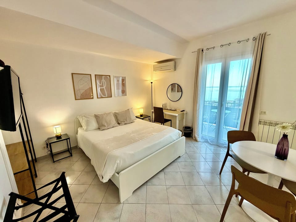 Triple Room, Balcony, Sea View | Desk, soundproofing, WiFi (free)