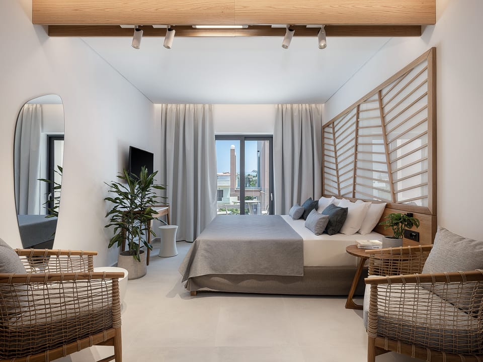 Deluxe Double or Twin Room, 1 Bedroom, Hot Tub, Pool View | 1 bedroom, pillowtop beds, in-room safe, soundproofing