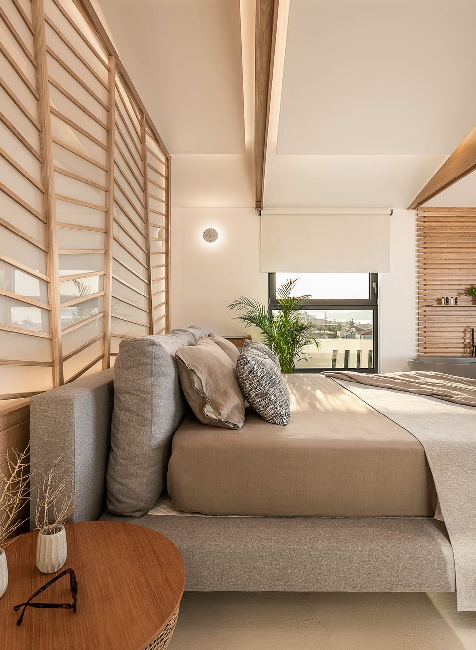 Deluxe Studio Suite | 1 bedroom, pillowtop beds, in-room safe, soundproofing