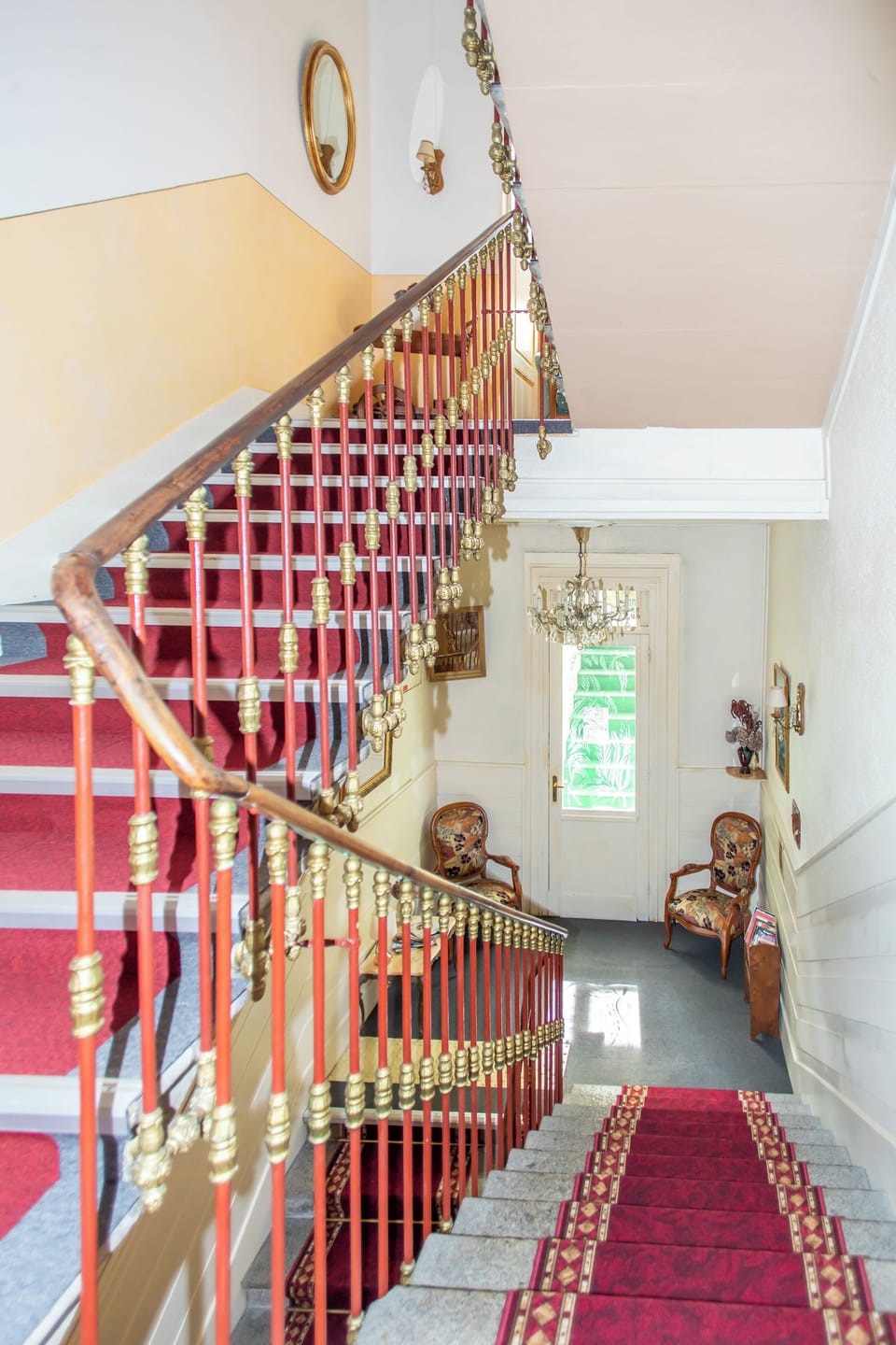 Handrails in hallways