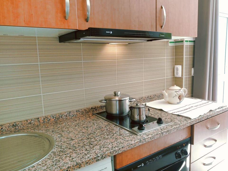 Apartment, 1 Bedroom | Private kitchenette | Fridge, microwave, oven, stovetop
