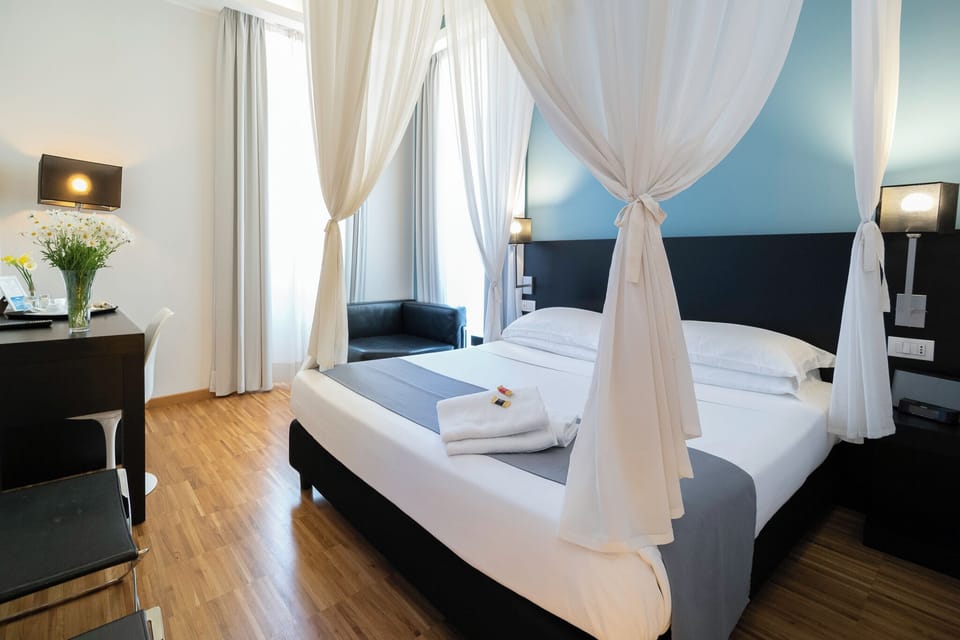 Deluxe King Room | Egyptian cotton sheets, memory foam beds, minibar, in-room safe