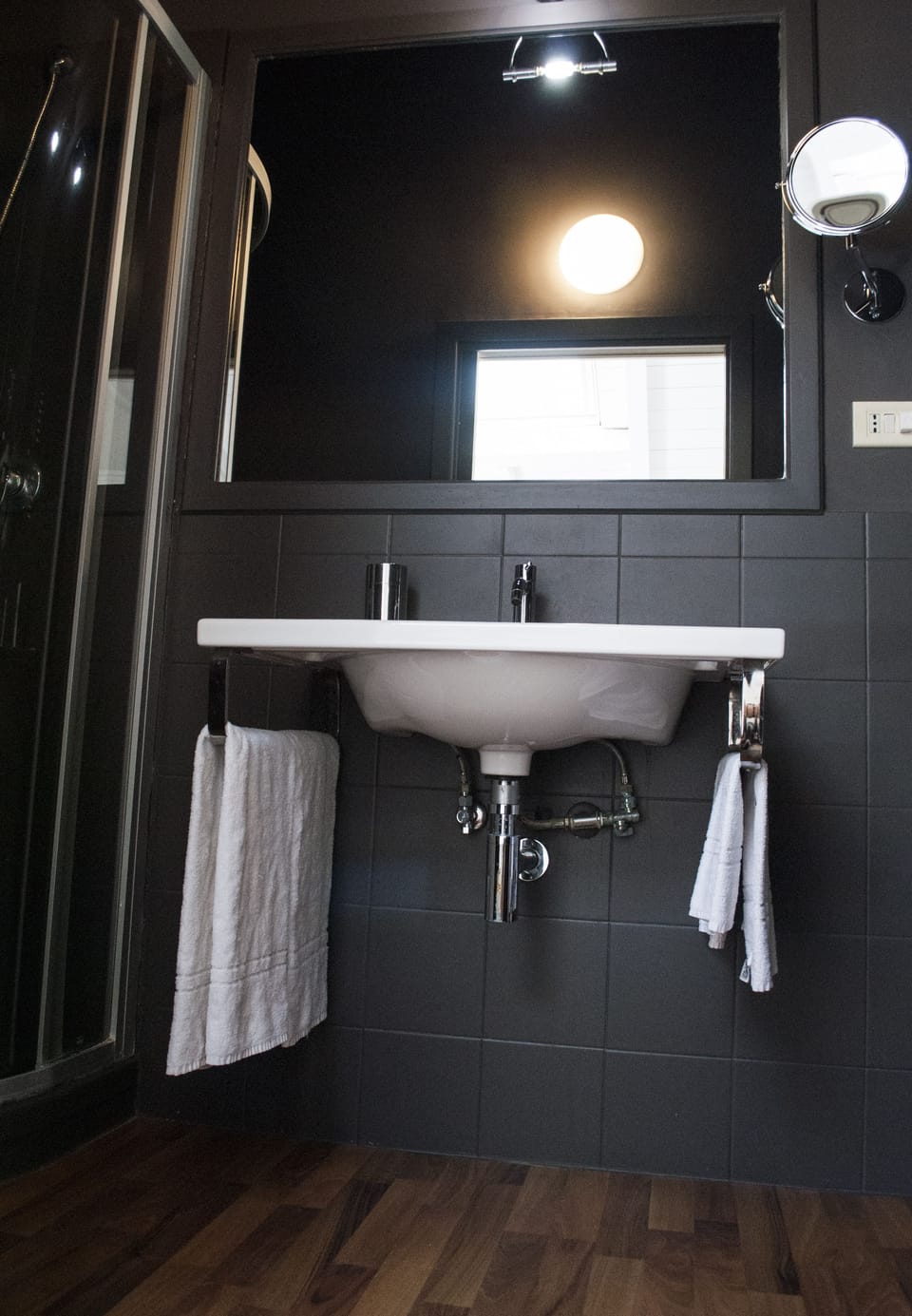 Shower, free toiletries, hair dryer, bidet