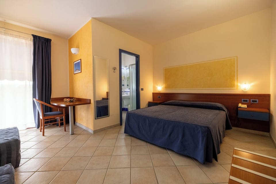 Deluxe Double or Twin Room | Premium bedding, minibar, desk, laptop workspace