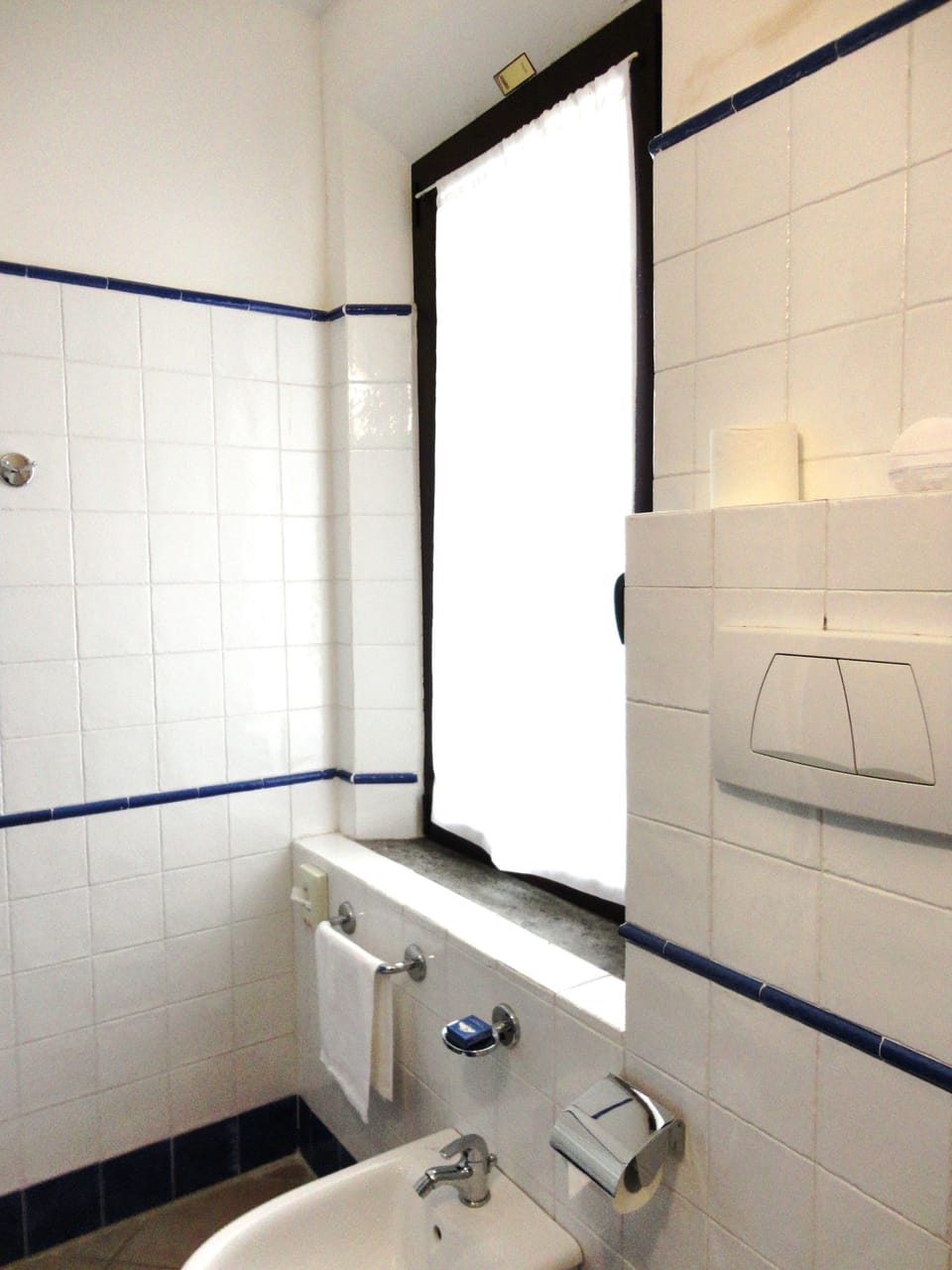 Shower, free toiletries, hair dryer, bidet