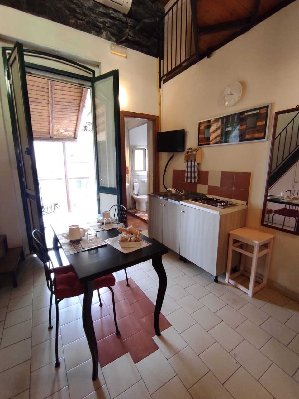 City Room | Bathroom | Shower, free toiletries, hair dryer, bidet