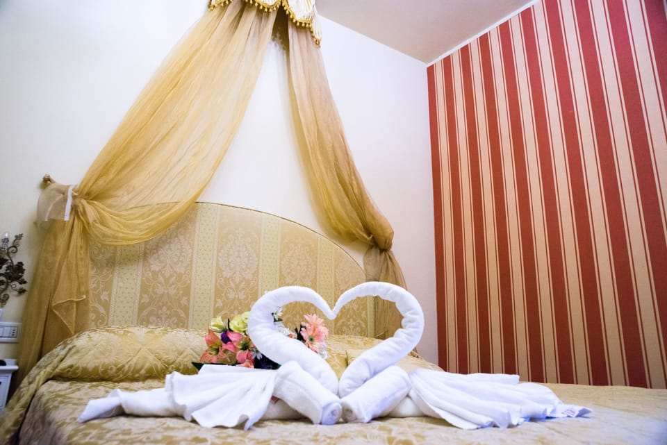 Standard Double Room, Canal View | Individually decorated, individually furnished, free WiFi