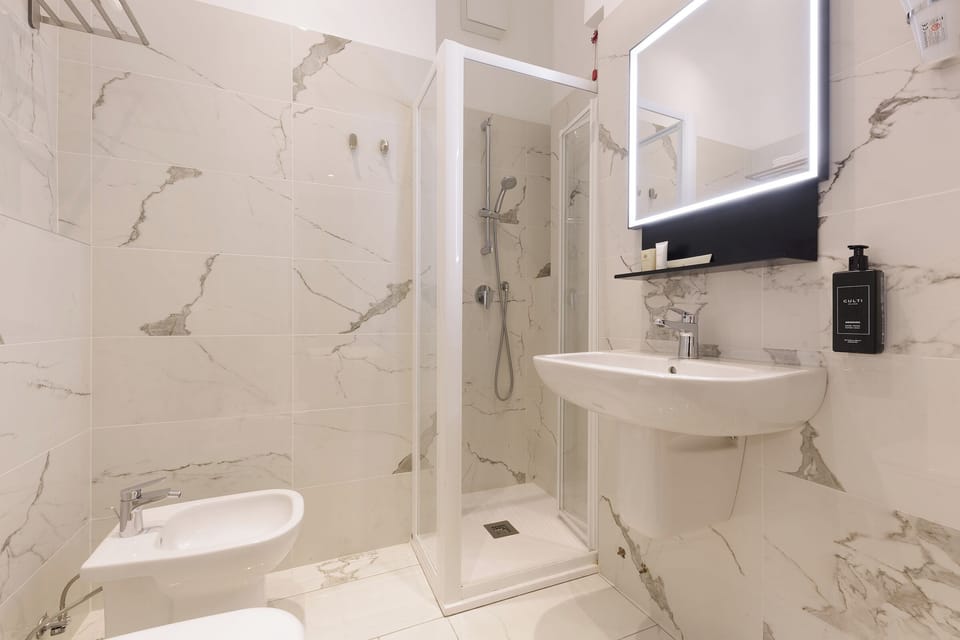 Rainfall showerhead, free toiletries, hair dryer, towels