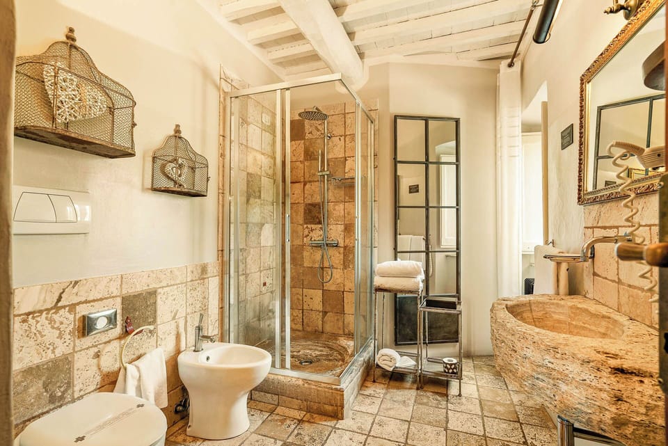 Deluxe Double Room (+ SPA) | Bathroom | Free toiletries, hair dryer, slippers, towels