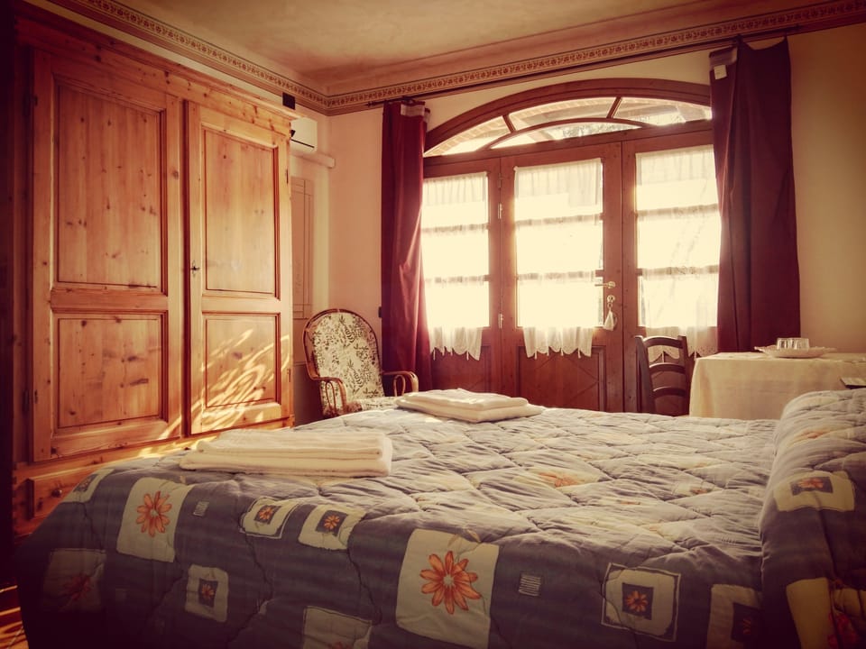 Triple Room | 1 bedroom, desk, rollaway beds, free WiFi