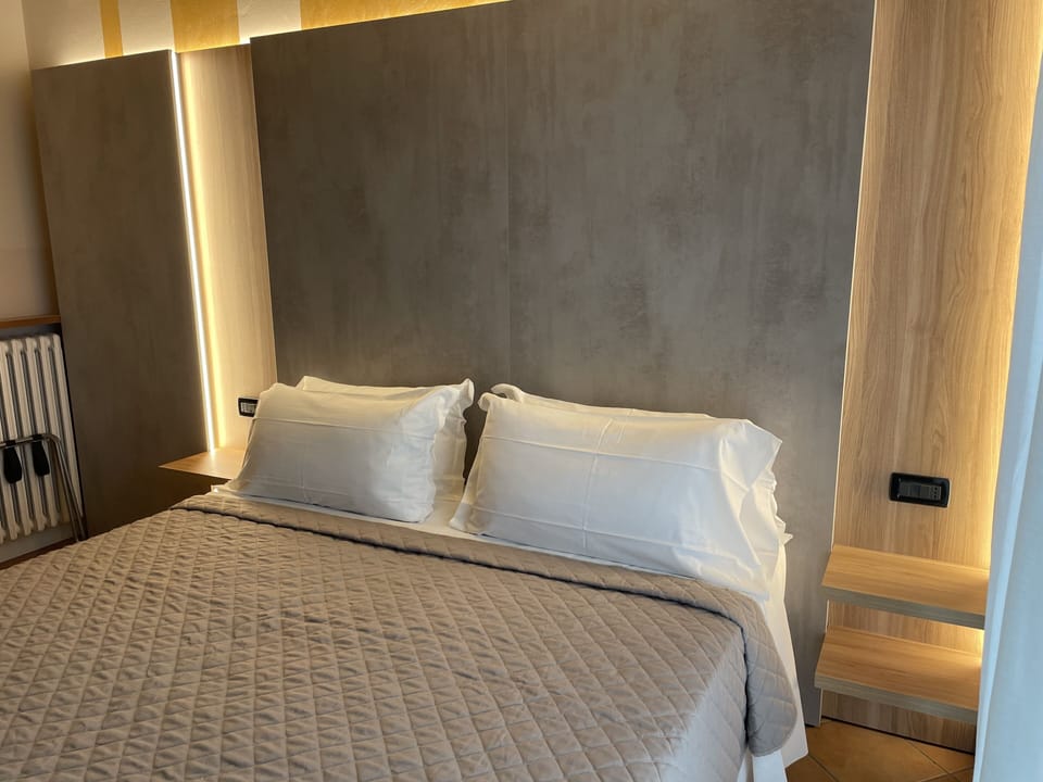 1 bedroom, premium bedding, minibar, in-room safe
