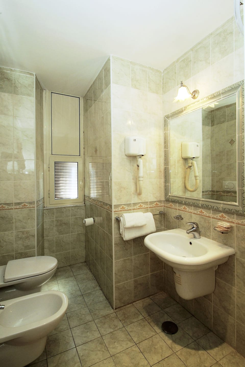 Triple Room | Bathroom | Hair dryer, bidet, towels, soap