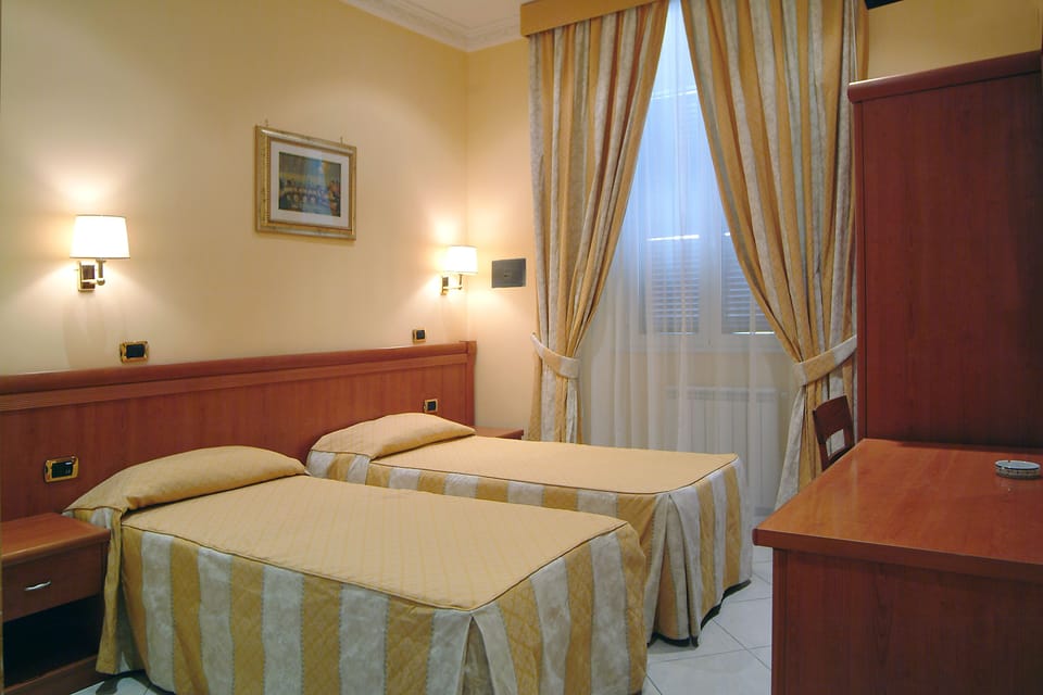 Double Room | In-room safe, individually furnished, desk, WiFi