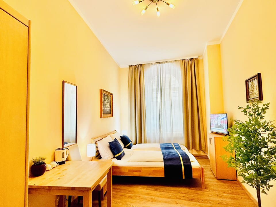 Double Room | Pillowtop beds, desk, iron/ironing board, free WiFi