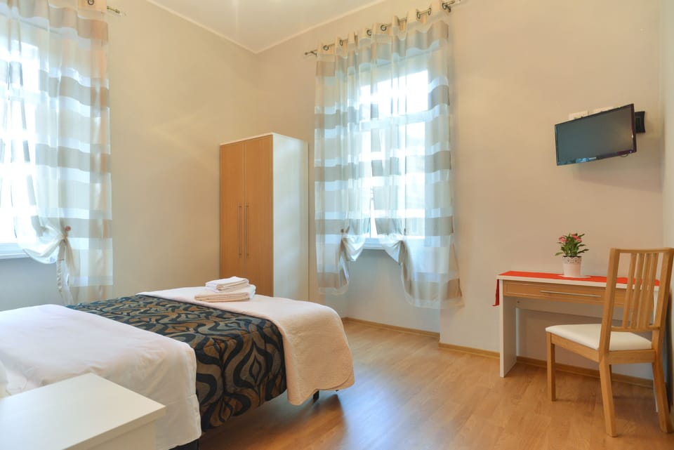 Deluxe Double Room | Free WiFi, bed sheets