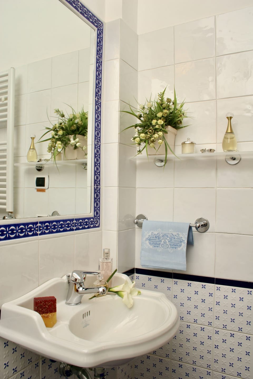 Double Room | Bathroom | Shower, hair dryer, bidet, towels