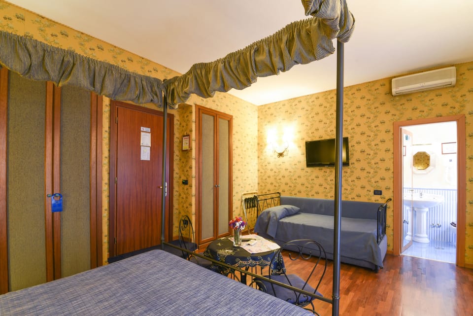 Minibar, in-room safe, soundproofing, free WiFi
