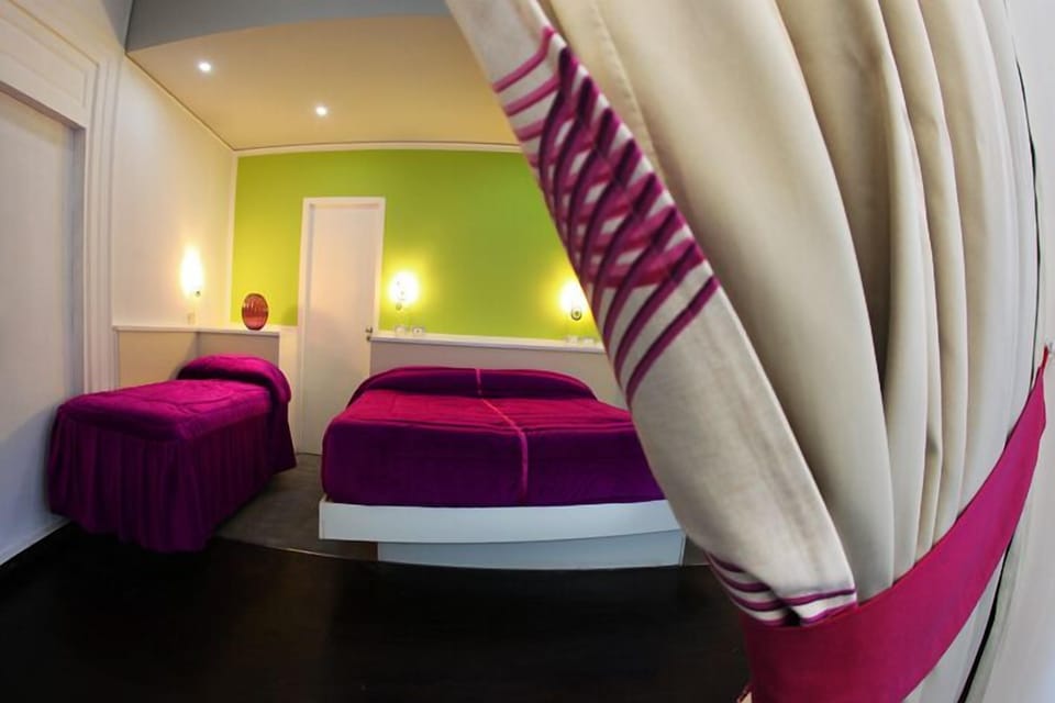 Down comforters, in-room safe, desk, soundproofing