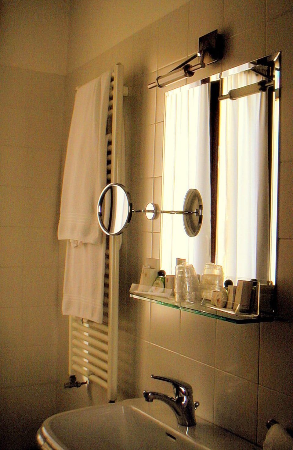 Junior Suite | Bathroom | Shower, free toiletries, hair dryer, bidet