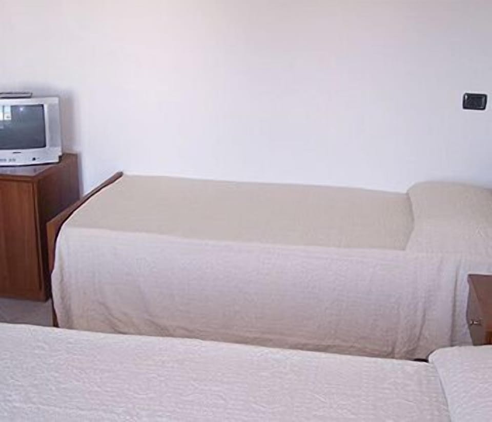 Minibar, desk, free WiFi, wheelchair access