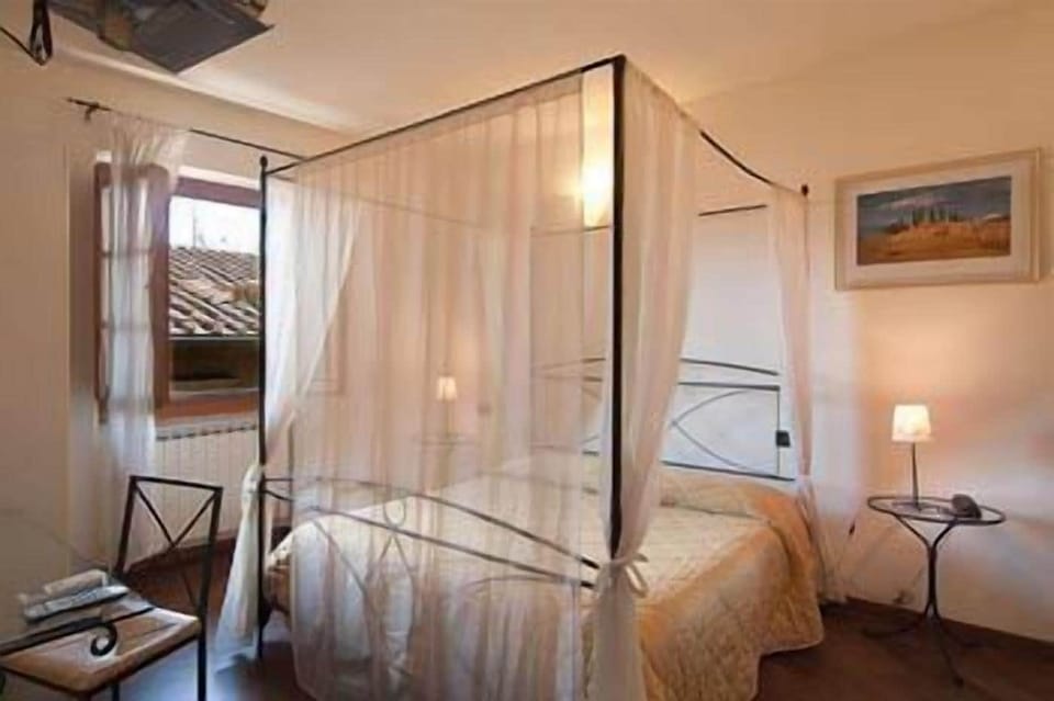 Double Room | Desk, rollaway beds, free WiFi, bed sheets