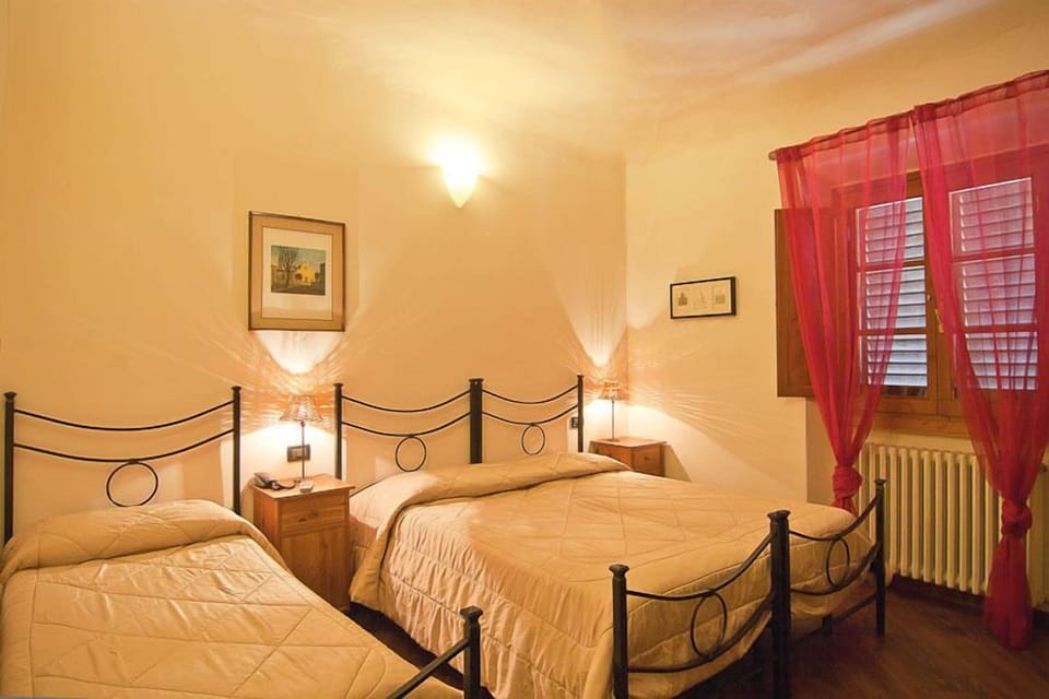 Triple Room | Desk, rollaway beds, free WiFi, bed sheets