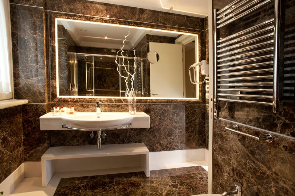 Suite | Bathroom sink