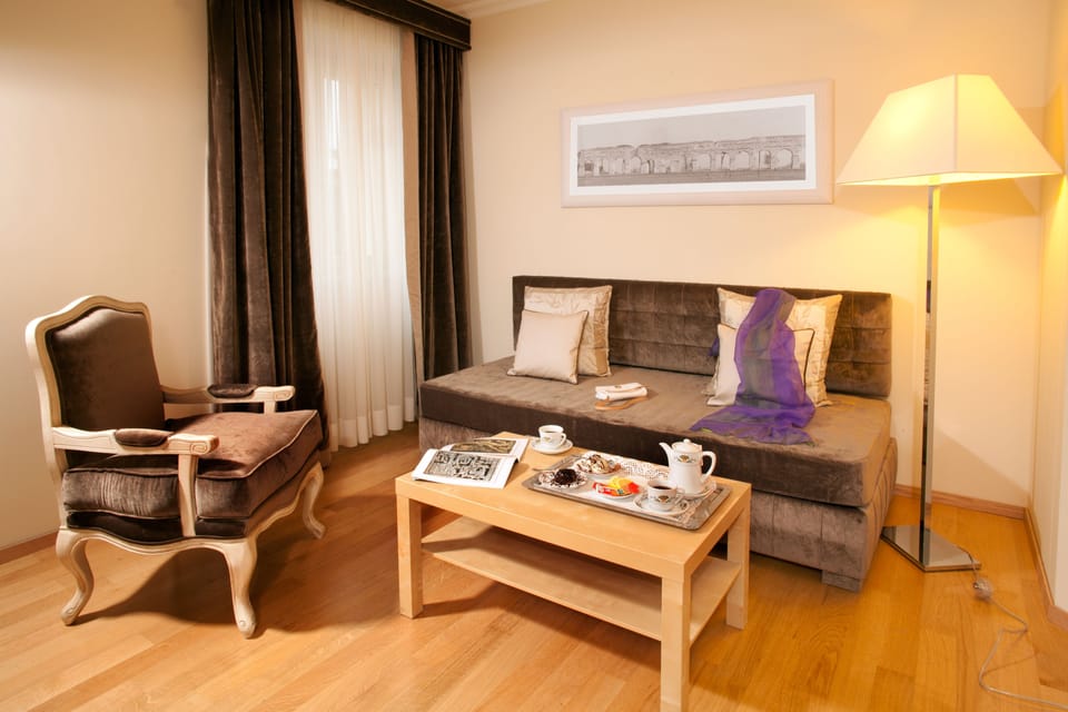Suite | Living room | LCD TV